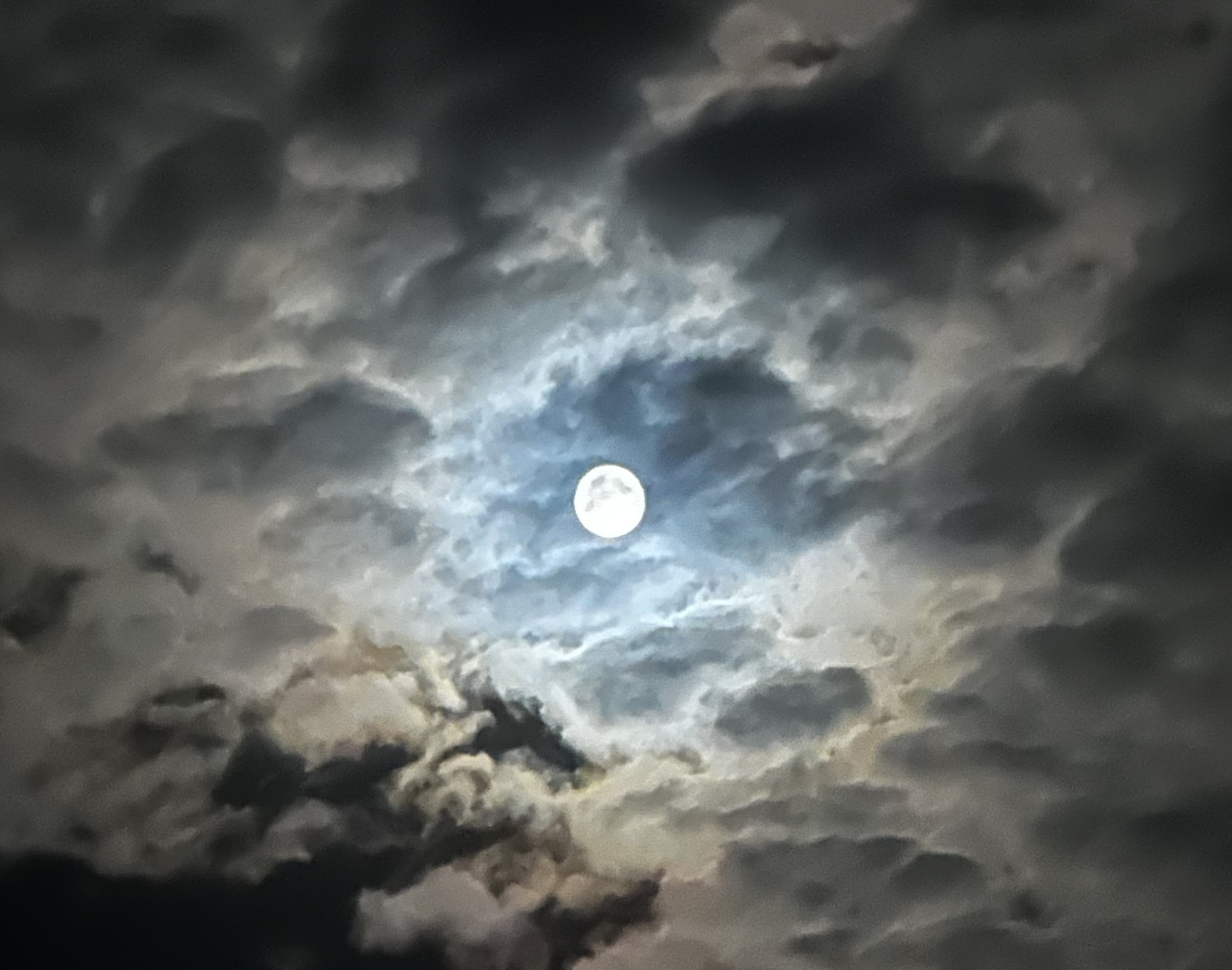 Oder vielleicht liegt’s ja doch am Vollmond …